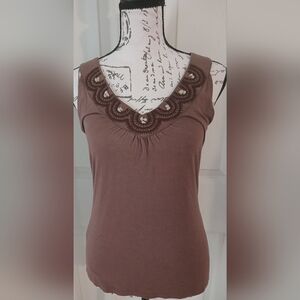 5/$25 Y2K Liz & Co Brown Sleeveless Top with Embroidered Neckline